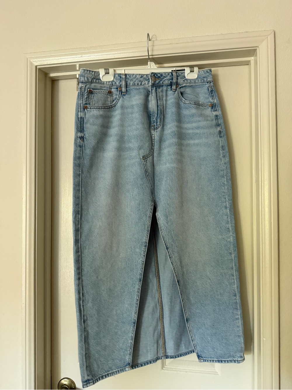 AEO Light Wash Women's Jeans Skirt